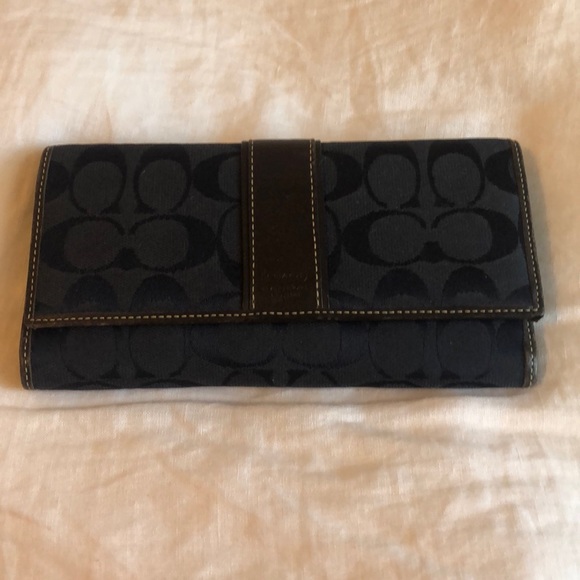 Coach Handbags - Navy & Brown Leather Coach Wallet Coach Handbags - Navy & Brown Leather Coach Wallet